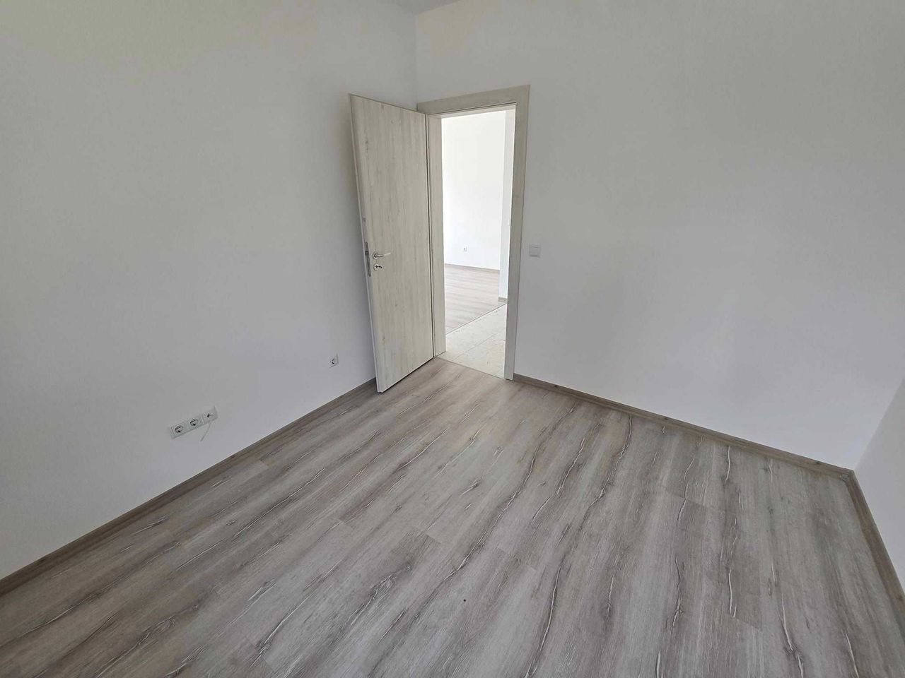 Продава се Двустаен апартамент в к.к. Слънчев бряг - 38 кв.м за 1400 €/кв.м - Снимка #2