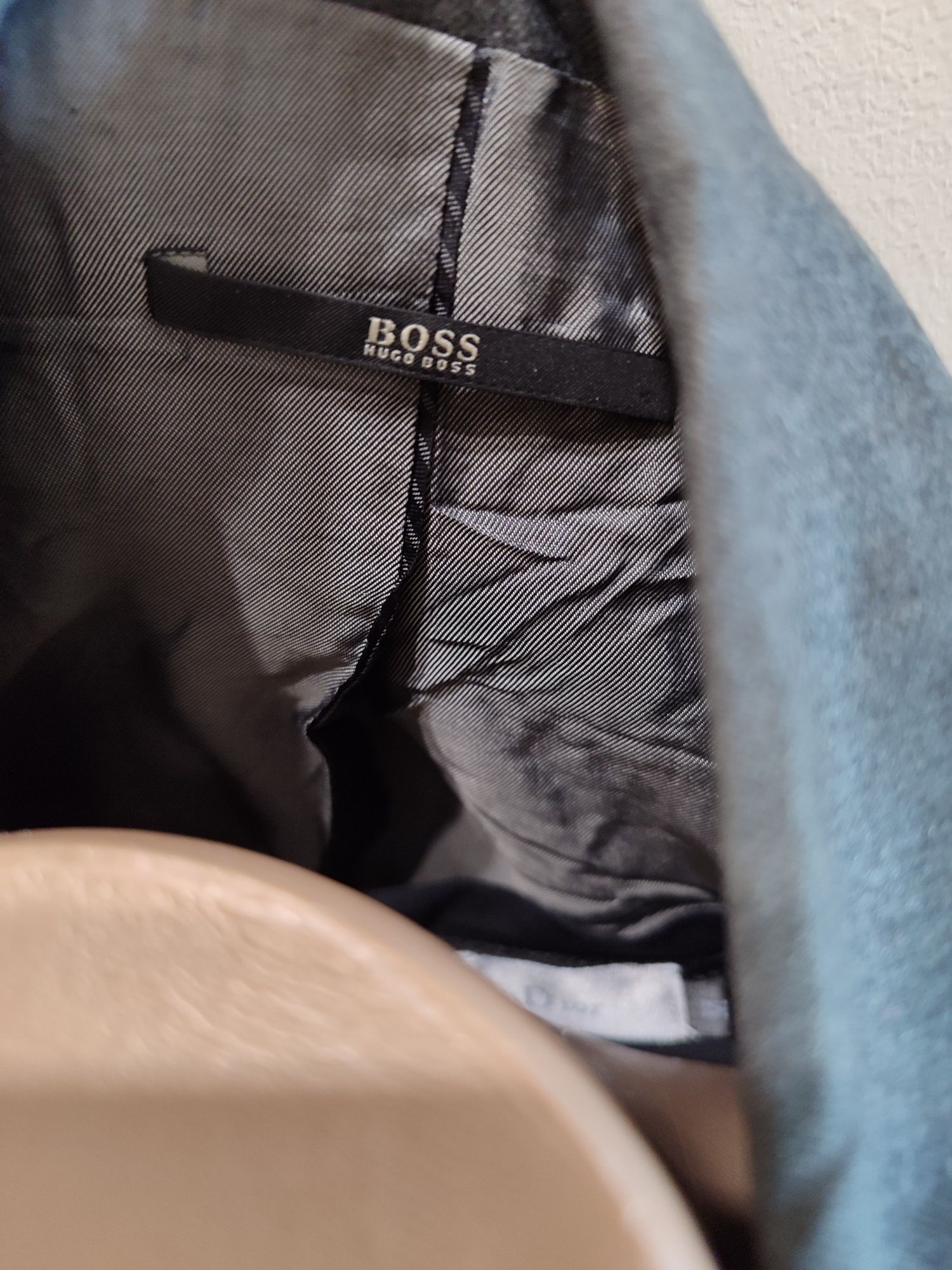 Hugo Boss,100%Virgin wool