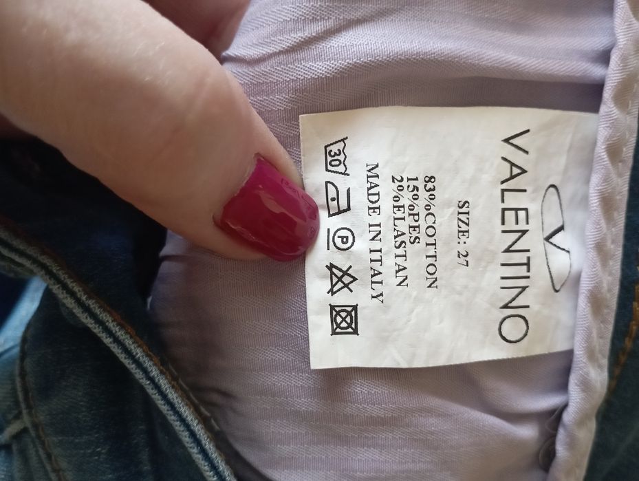 Vând blugi de damă Valentino