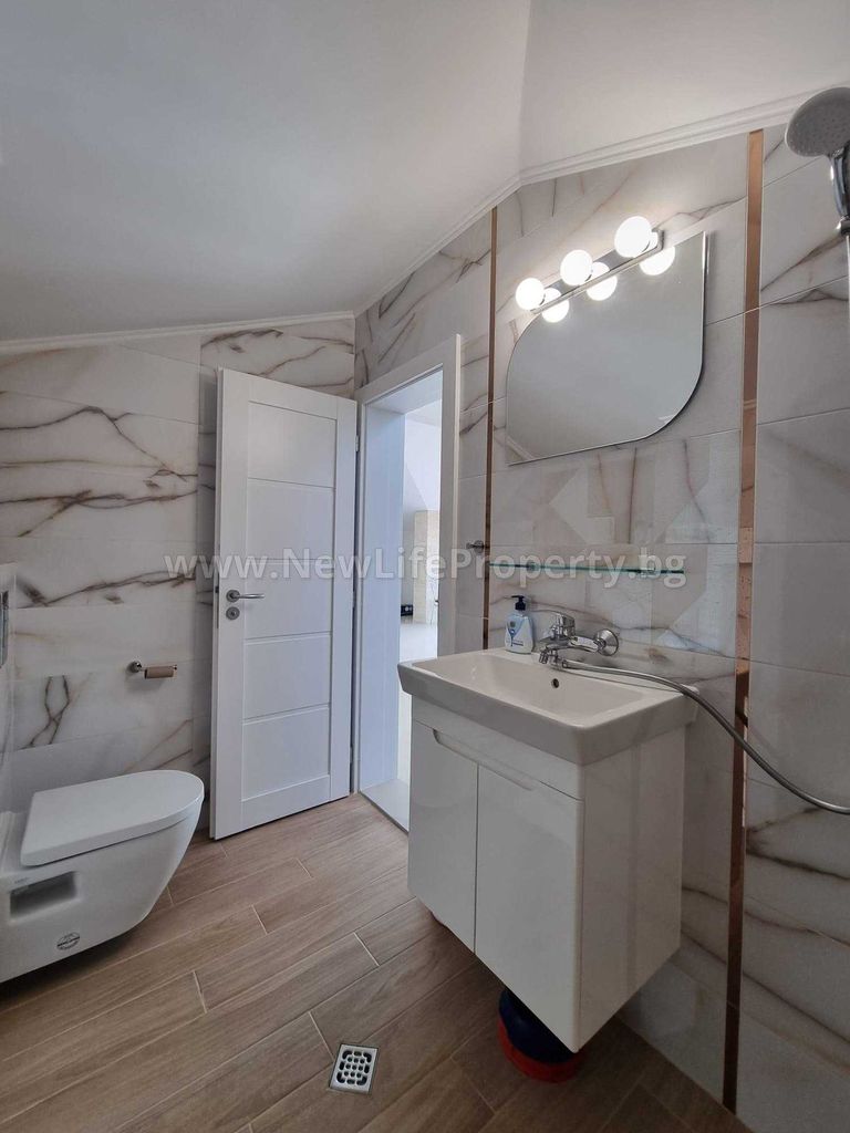 Продава се Къща в с. Кошарица, Област Бургас - 250 кв.м за 1176 €/кв.м - Снимка #18