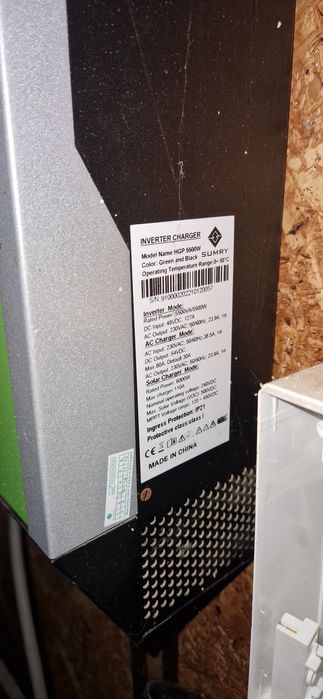 Vând invertor SUMRY 5,5 kw si panouri solare