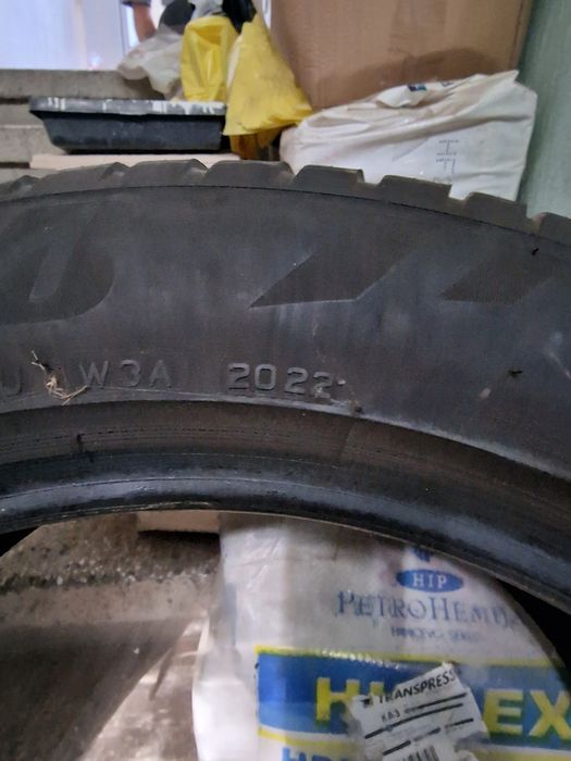 Гуми зимни 255/50/19 Bridgestone