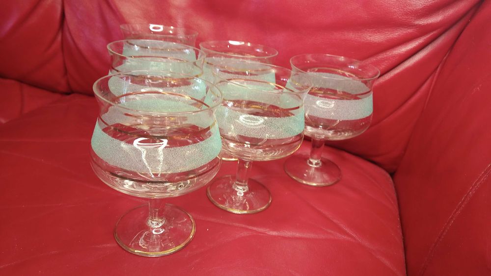 Много красиви ретро шампанки, златни кантове, цветна посипка, 6 бр