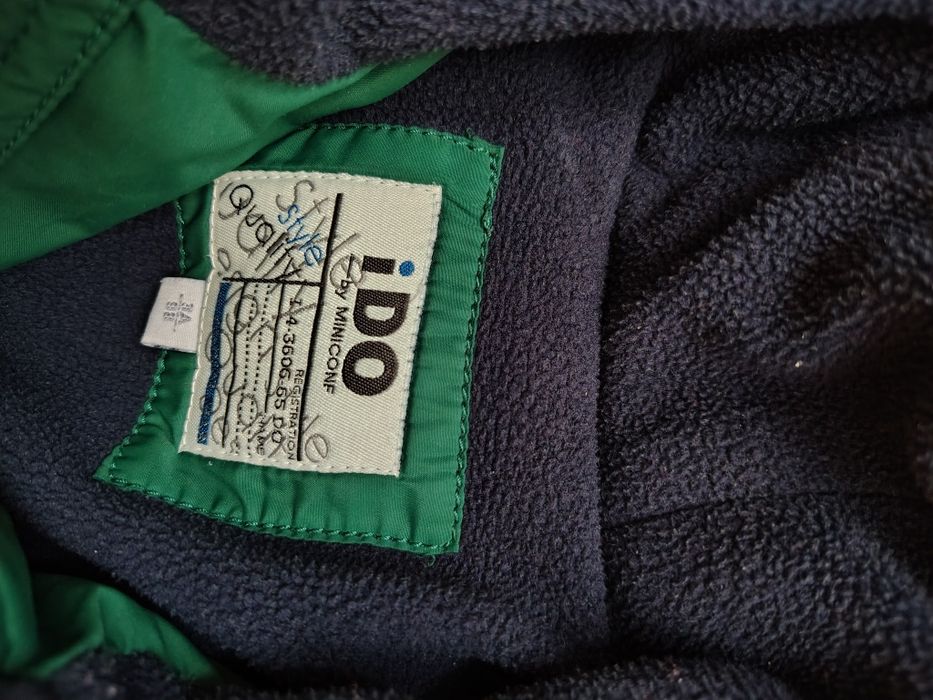 Vând 2 geci groase pt băieți.