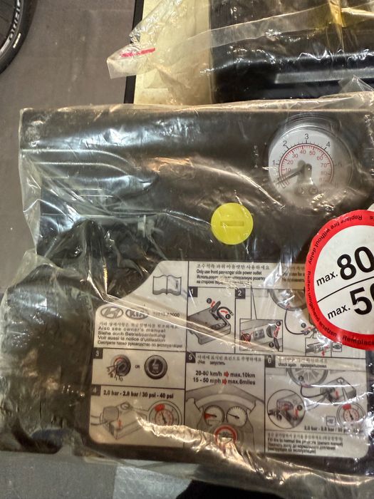 Компресори за гуми и аварийни комплекти