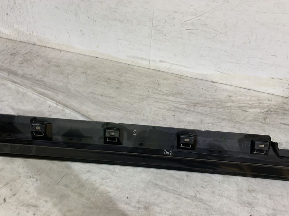 Prag stanga VW Passat B8, 2015, 2016, 2017, 2018, 2019, cod origine OE 3G0853857F.