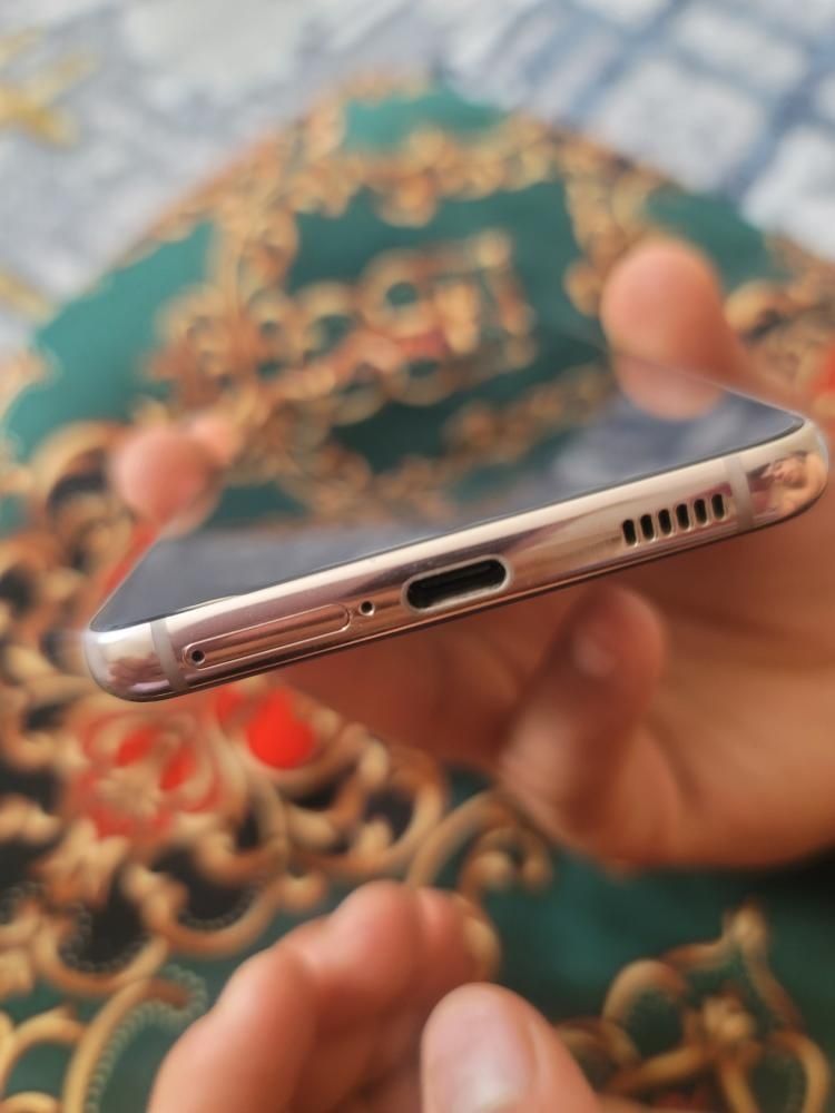 Samsung.     S21.