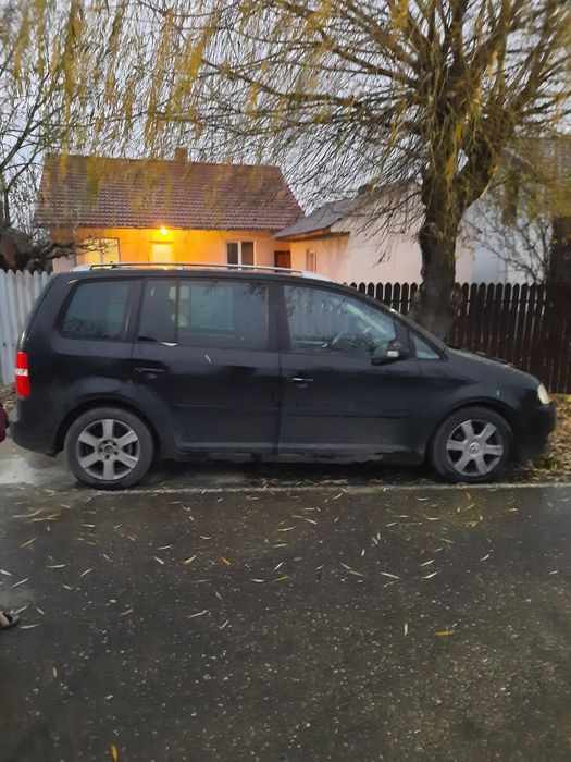 Vând Volkswagen touran