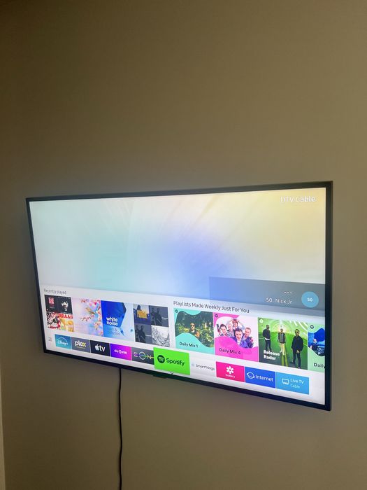 Samsung 43” 4K UHD Smart TV – UE43NU7402U + стенна стойка