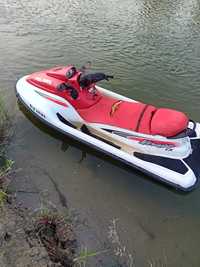 Vând skijet Polaris