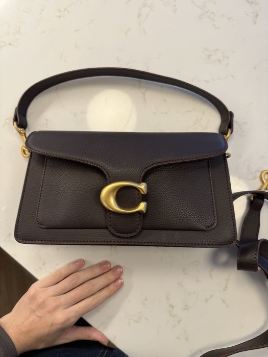 Актуална чанта по модел на Coach