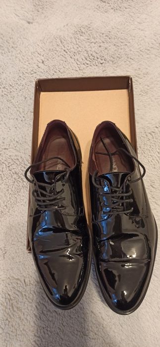 Pantofi de piele lacuita mire