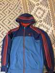 Adidas суитшърт с ленти през качулката