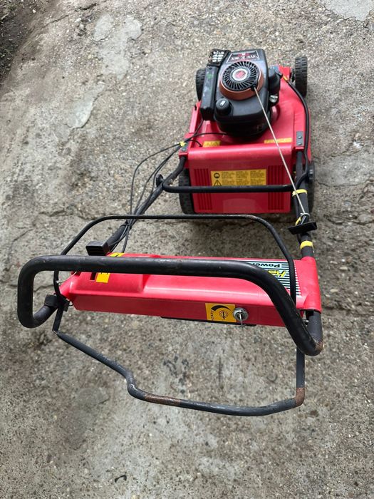 Masina tuns gazon iarbă