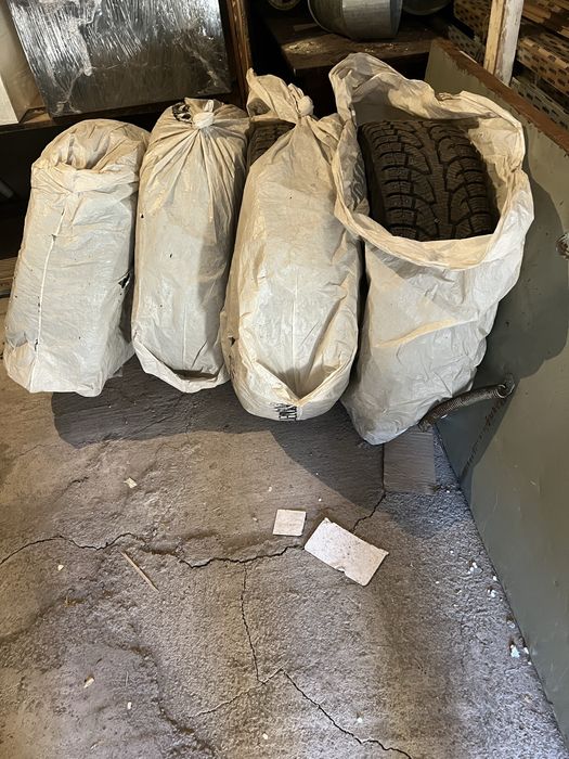 Продаю резину б/у 265/65 R17 M/S шипованную