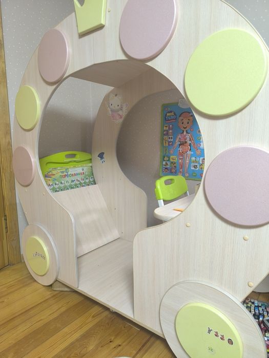 Письменный стол - карета для девочки