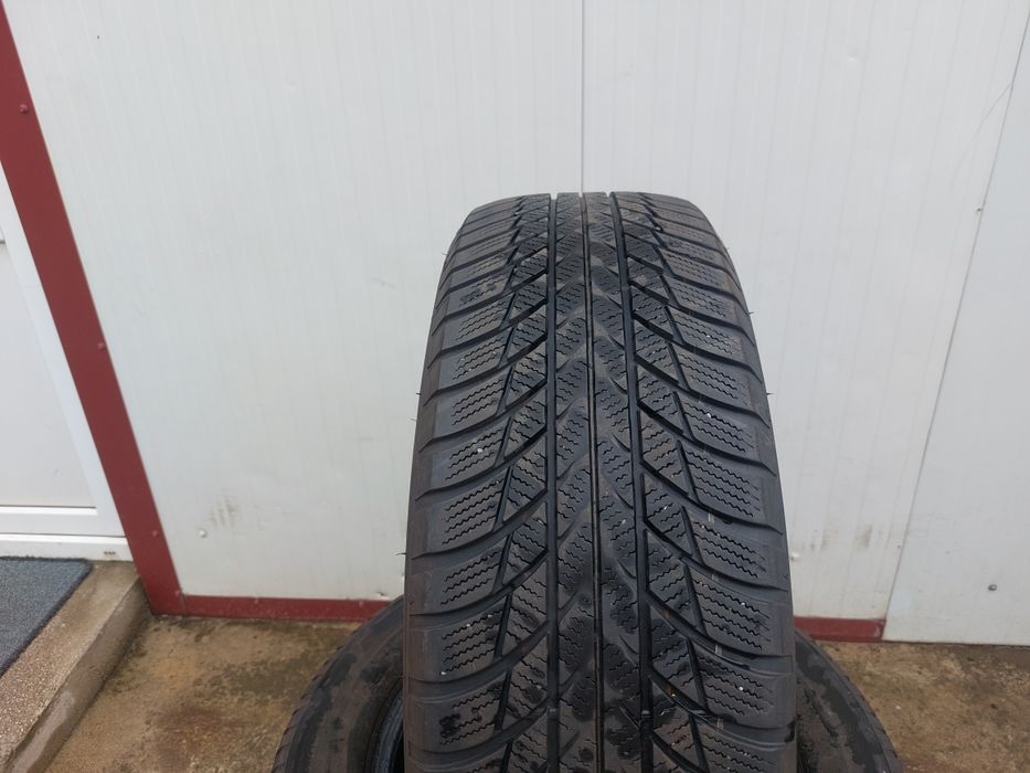 125 lei bucata! Set anvelope M+S/IARNA 215 65 17 Bridgestone