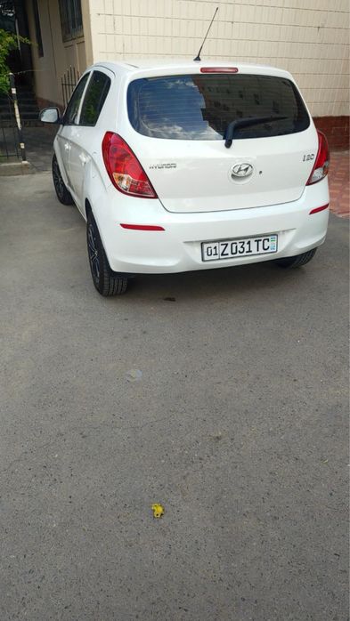 hyuindai i20 holati yaxshi realni oladiganla tel qisin