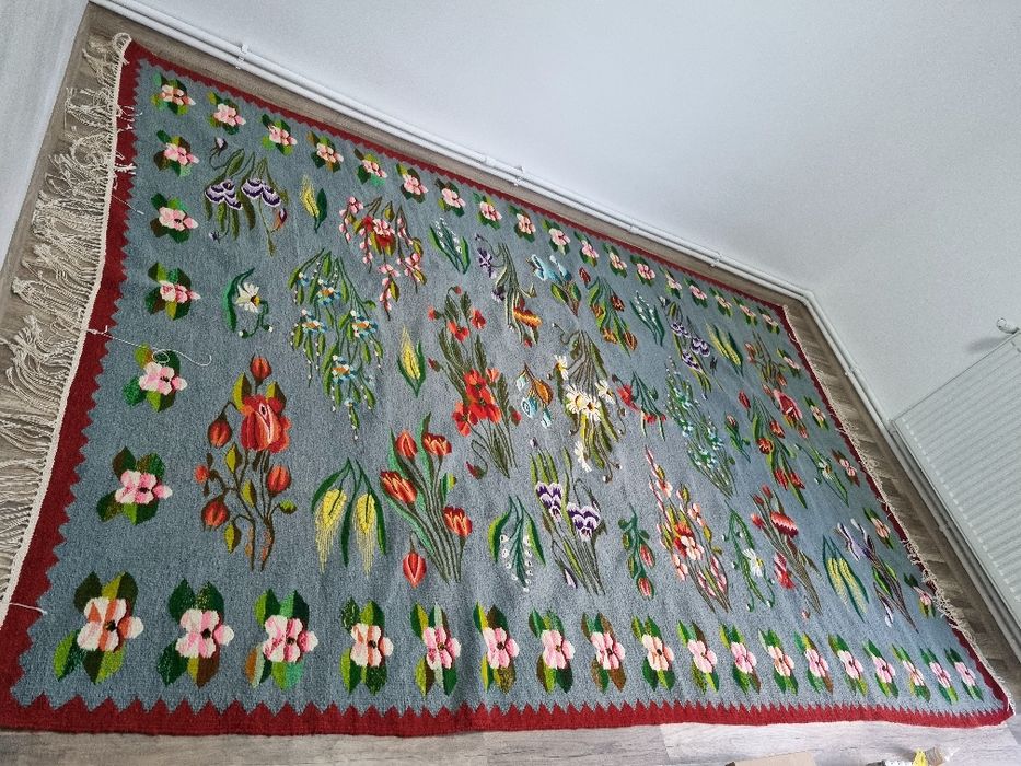 Vând covor Oltenesc.zTesut in razboi .Dimensiune 2/3