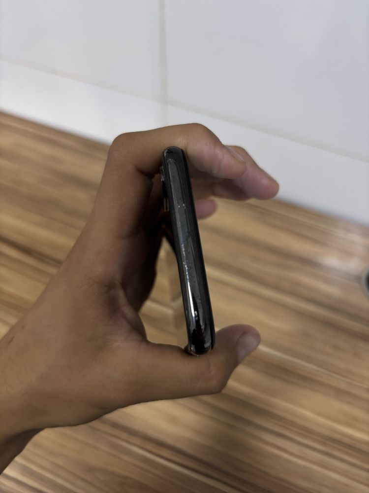 Продаю IPhone X!Состаяния:нормально.нету тру тона и фейс ид!