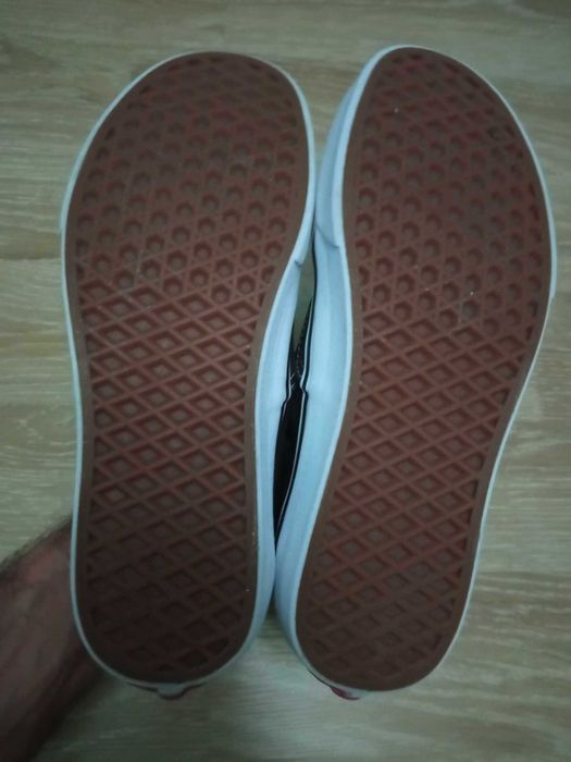 Nike и Vans: оригинални маратонки и футболни обувки, като нови!