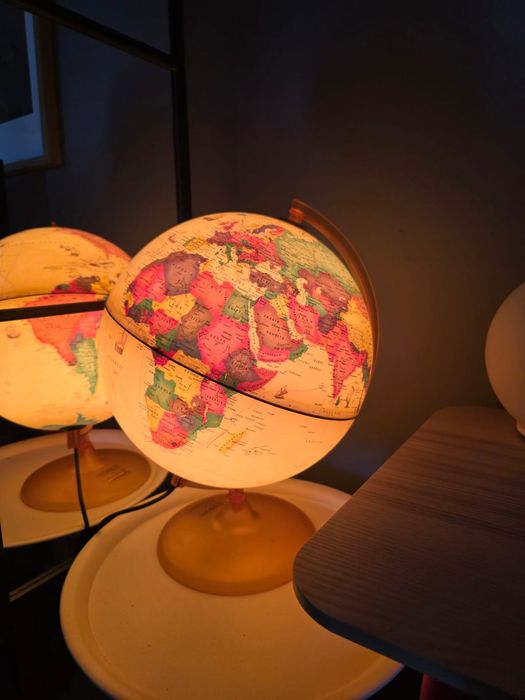 Glob pamantesc iluminat