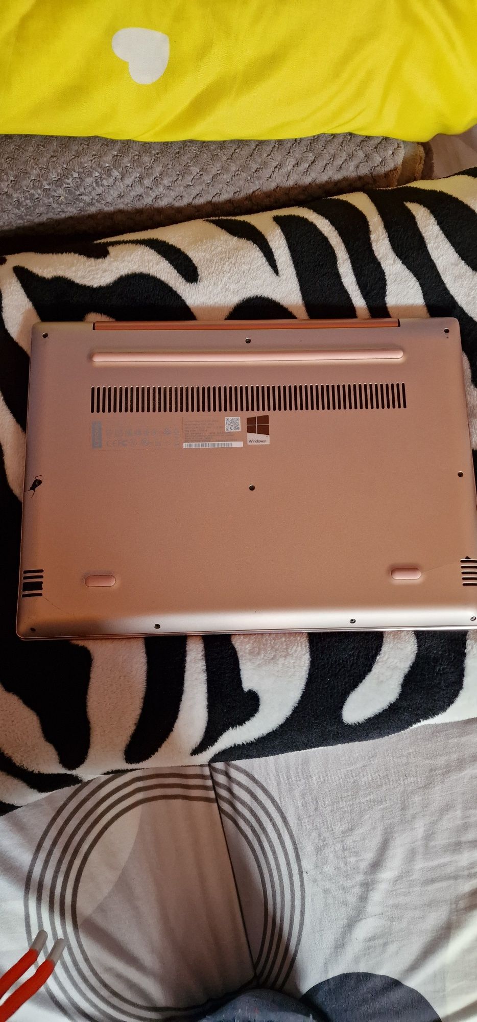 Vând leptop lenovo dau și la scimb