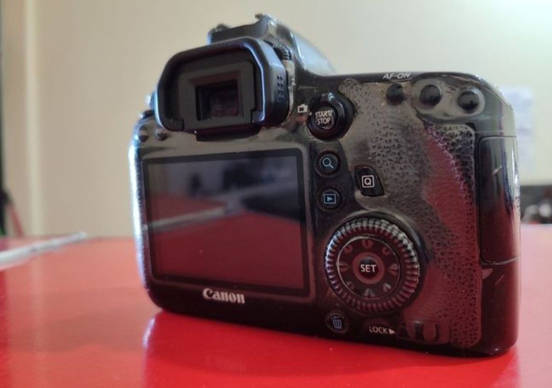 Canon 6D sotiladi