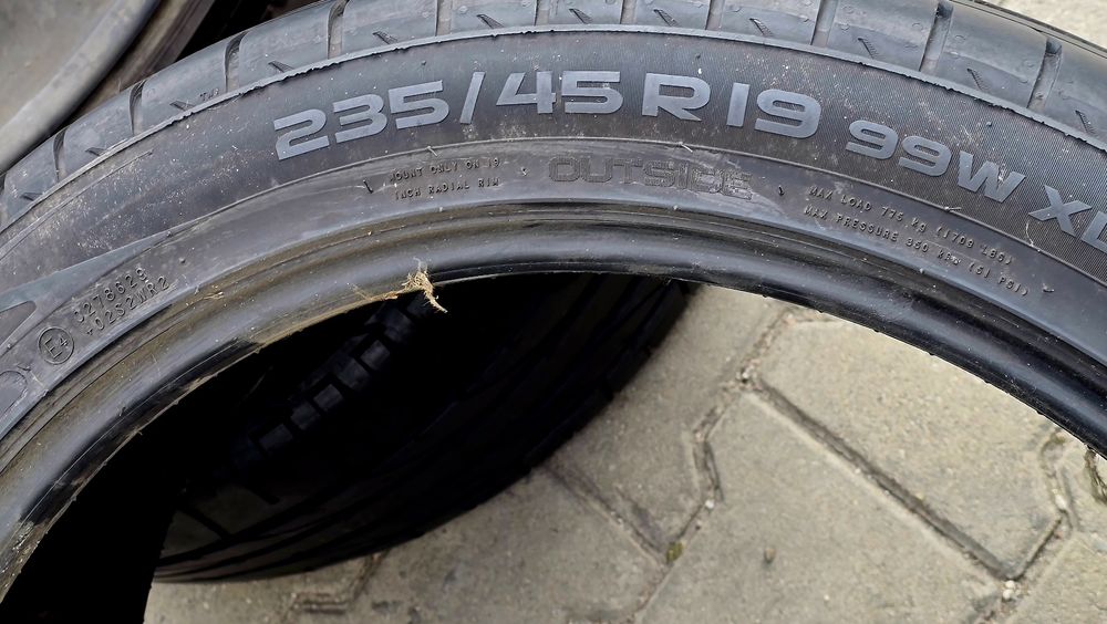 235 45 19 Nokian