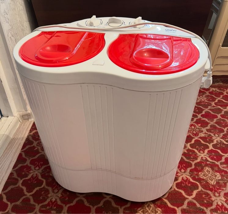 Продаётся стиральная машина. Малютка.