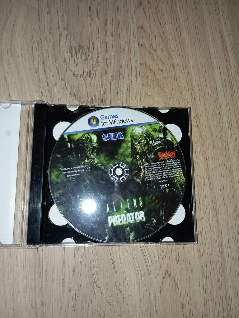Продам игровой диск на компьютер название игры:ALIENS VS PREDATOR