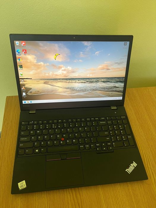 Laptop Lenovo ThinkPad T15
cu procesor Intel Core i7-8550U pana la 4.0