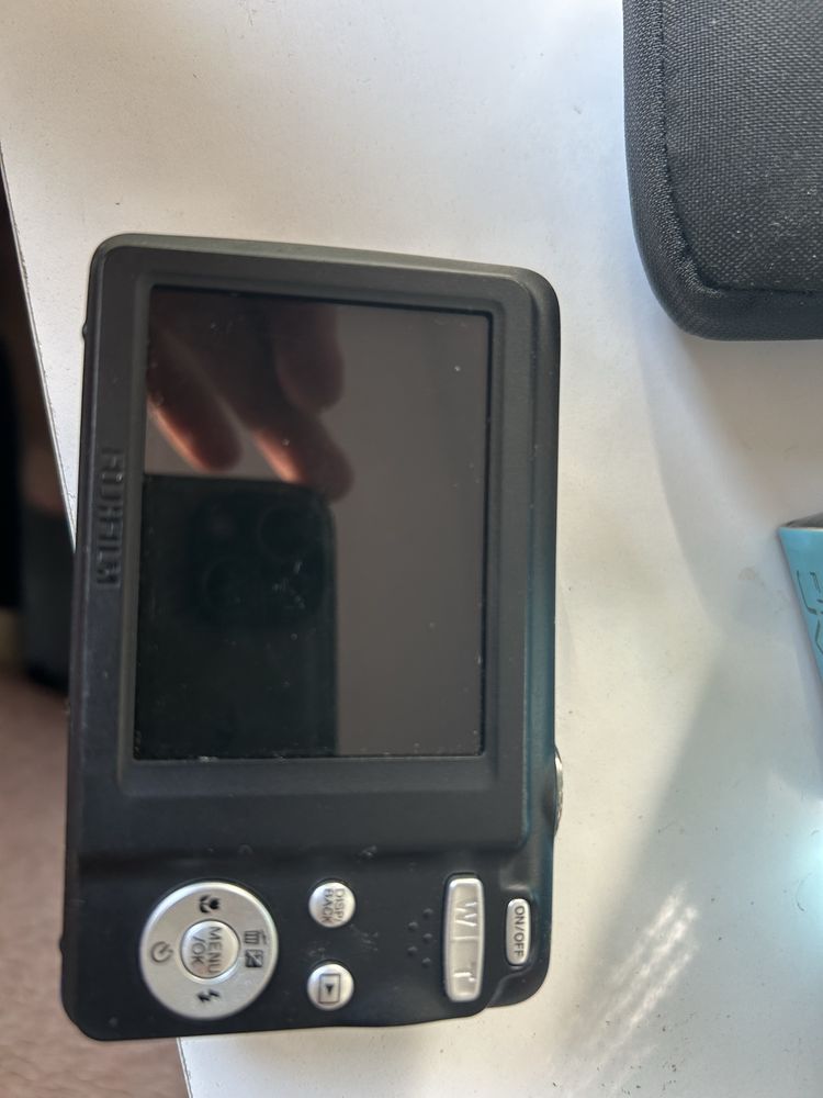 Продавам фотоапарат fujifilm