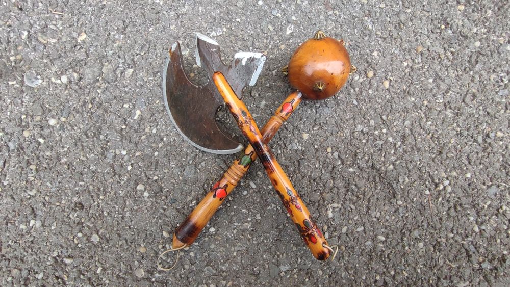 Buzdugan si bardă din lemn