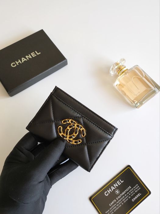 Портфейл Chanel.