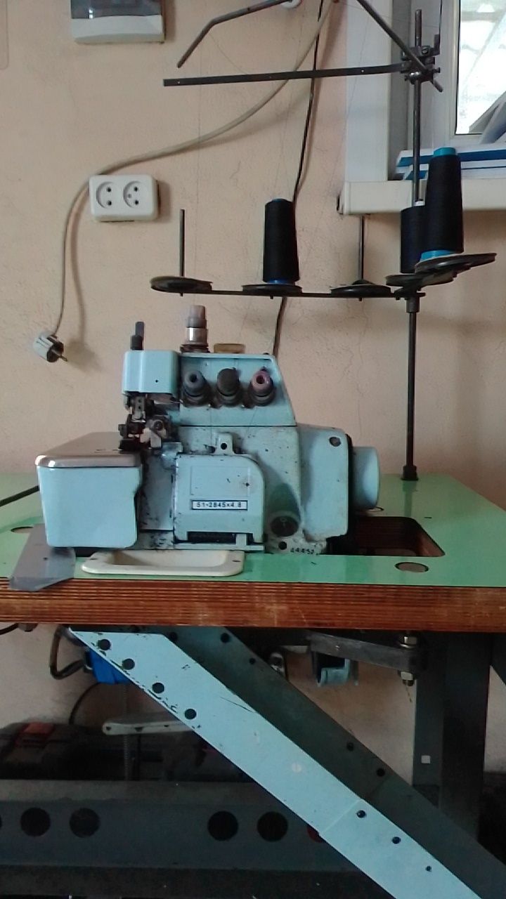 Продам оверлок пятиниточный