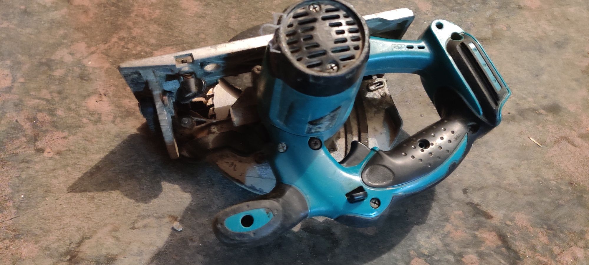 Vând  Circular Makita