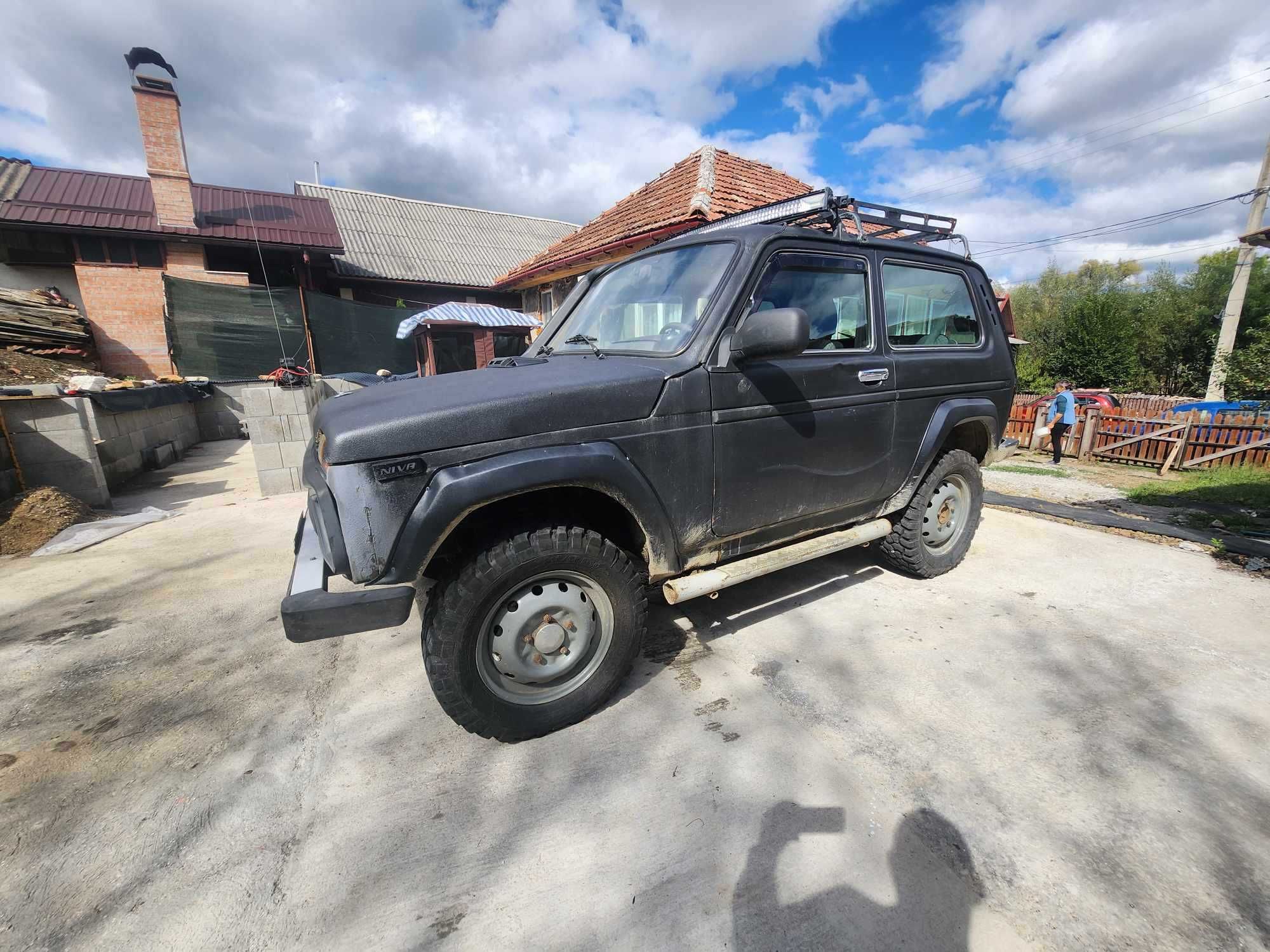 Vând sau schimb Lada Niva