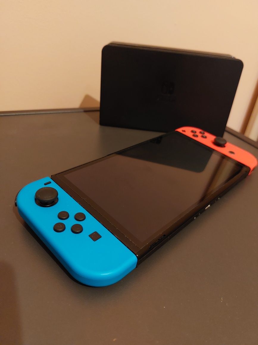Nintendo Switch OLED + контролер + игри