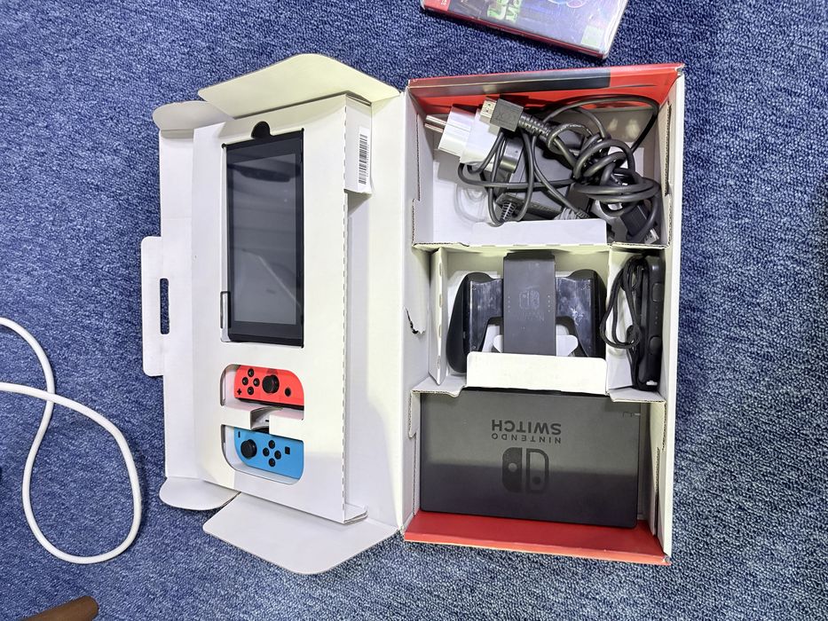 Vand nintendo switch+2 jocuri,negociabil