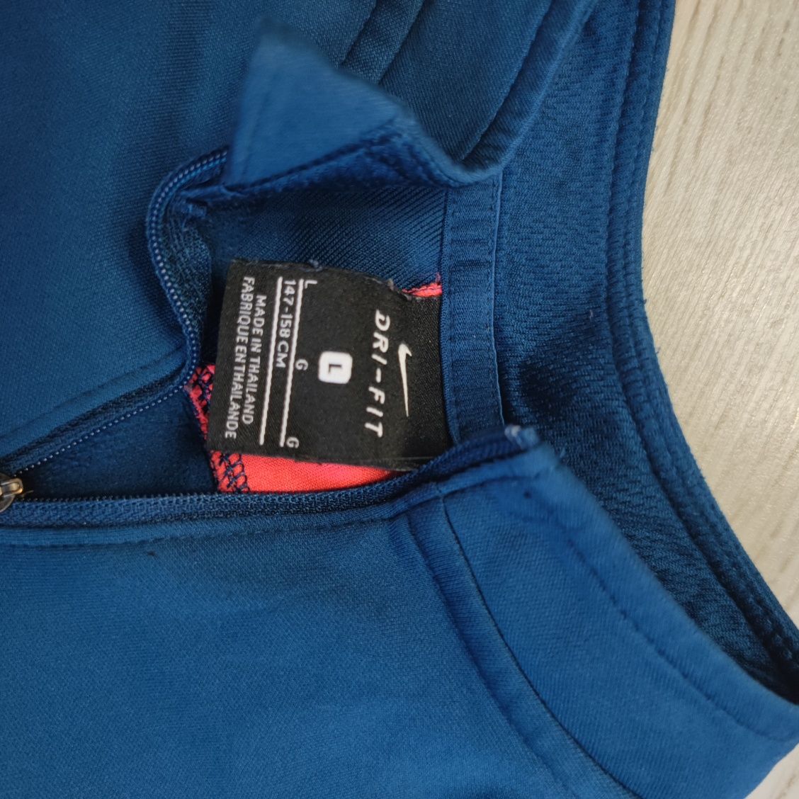 Изчистена. Блуза на nike