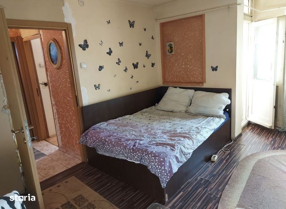 Garsoniere, 1 Mai, etaj 4/4, preț 70 000 euro negociabil