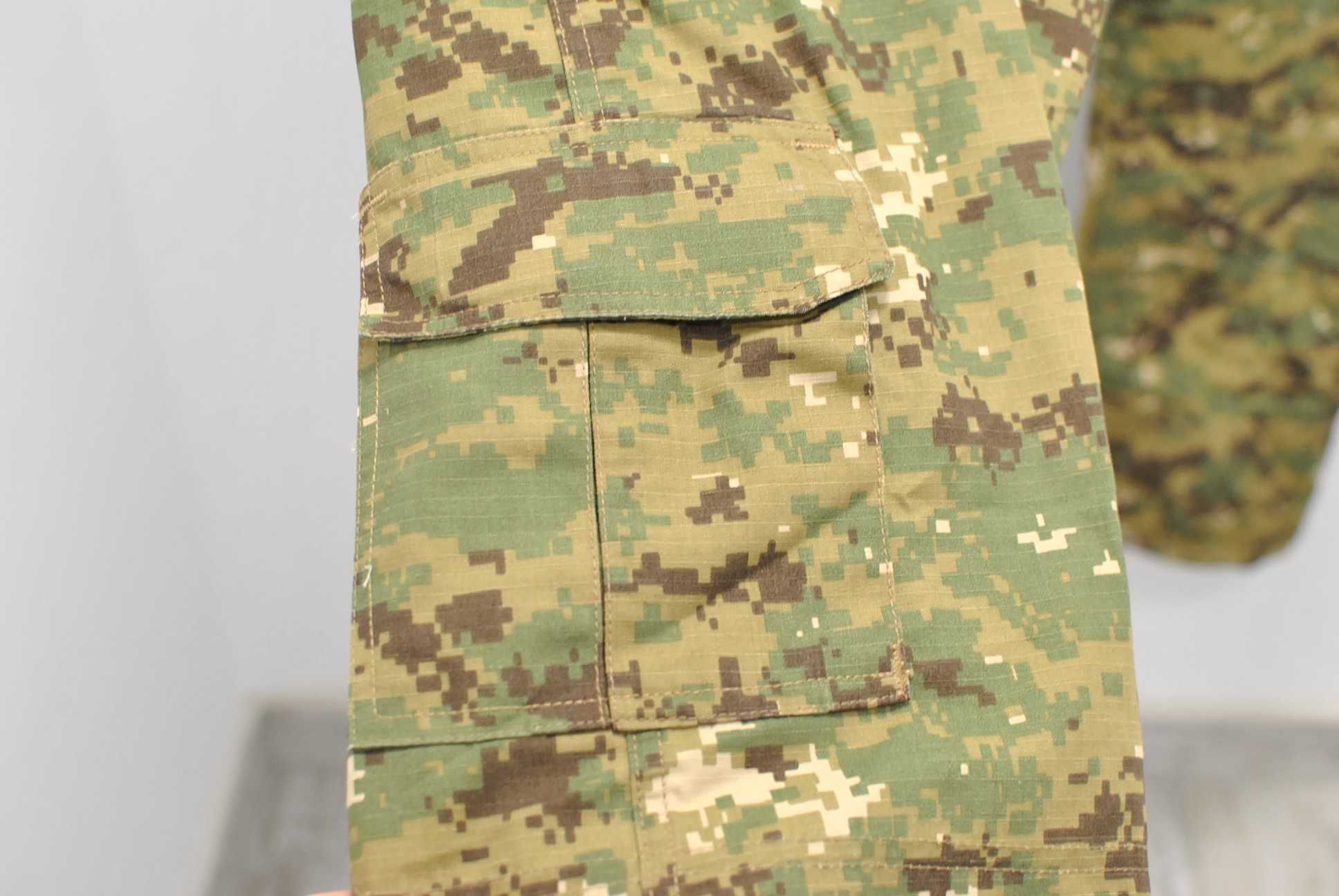 Pantaloni camouflaj outdoor vnatori/pescari marimea XXL