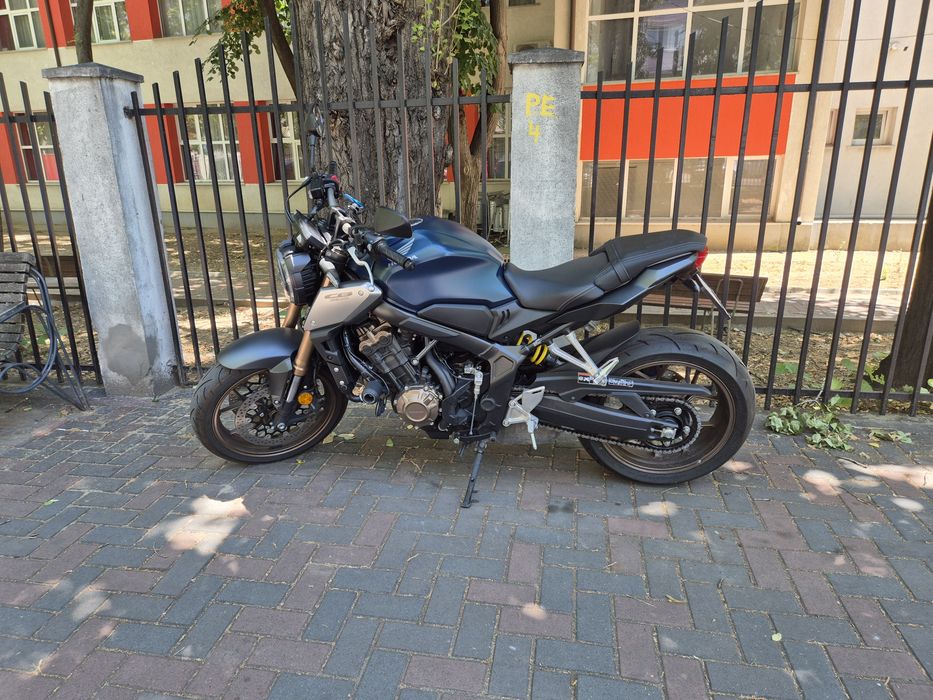 Vând Motocicleta CB650R