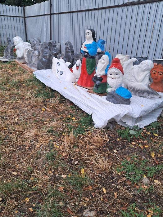 De vinzare diverse  modele figurine decorațiuni gradina