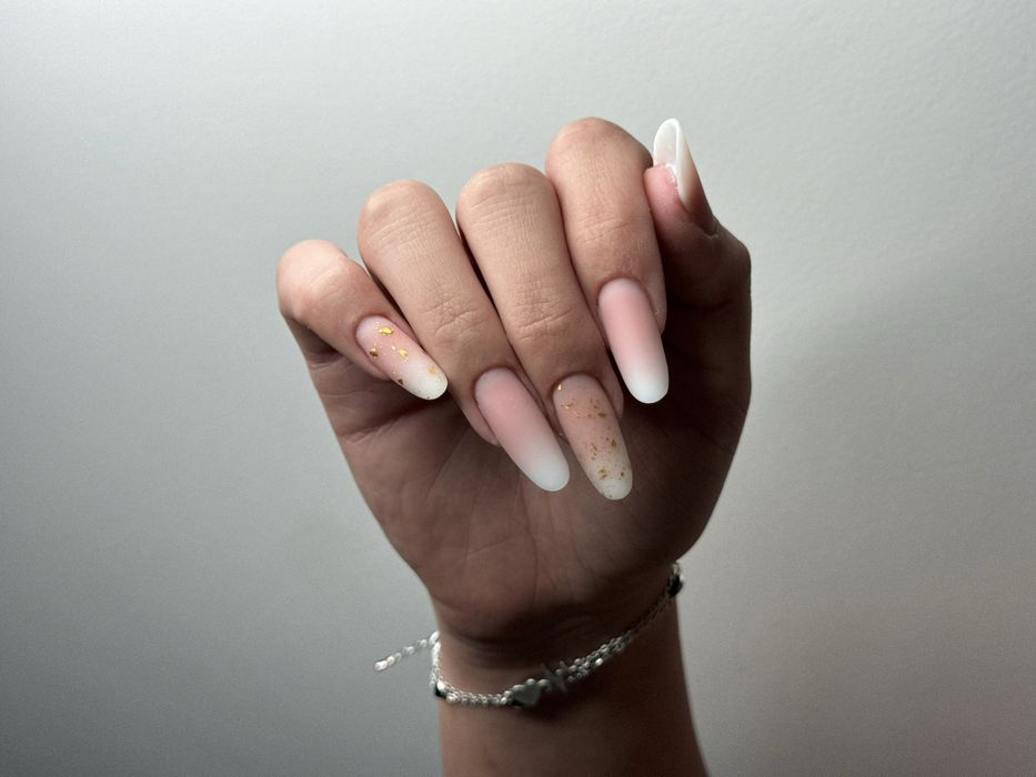 Unghii cu gel / Construcție cu tipsuri reutilizabile – Str. Gării 161