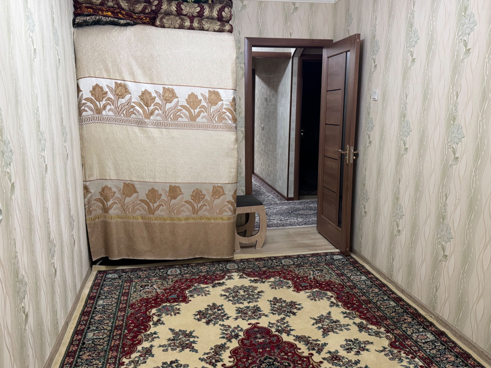 Квартира посуточно. Более 4 человек=скидка. Парочкам не беспокоить