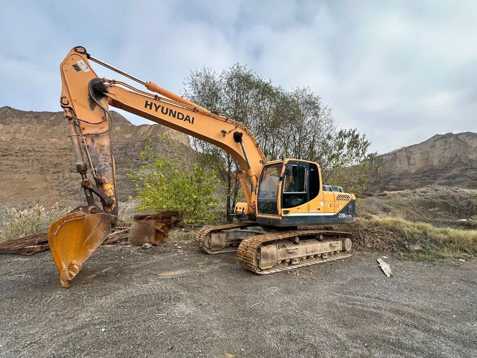 Hyundai 220 ekskavator sotiladi