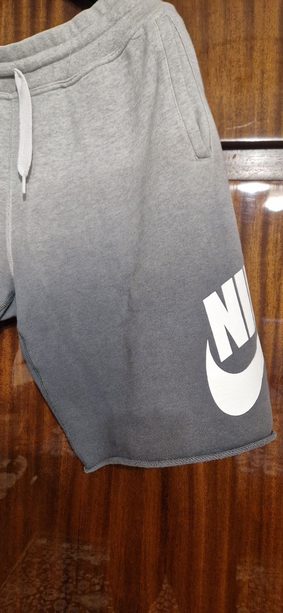 NIKE къси спортни панталони  преливащи уникален модел.