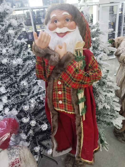 Большой фигурный Дед Мороз — идеальное украшение для Нового года!